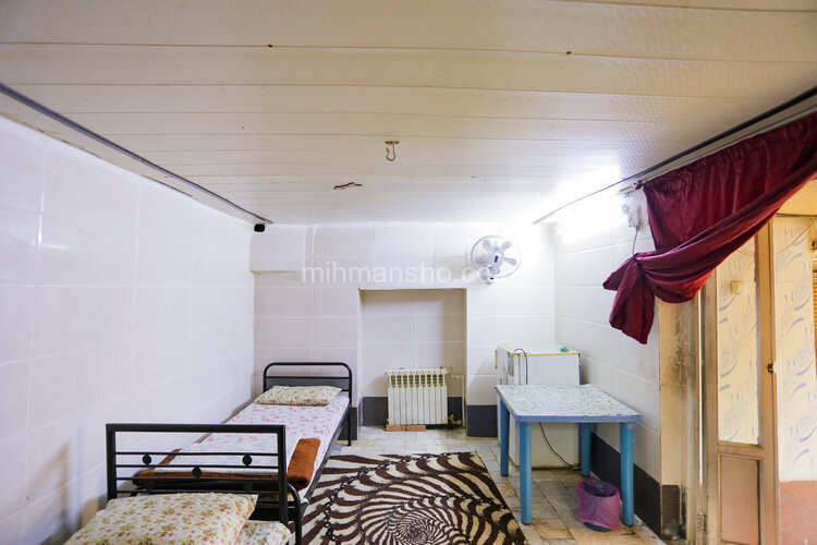 اتاق سه تخته در مهمانپذیر تهران