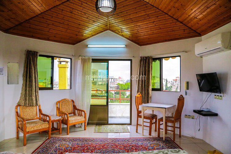 سوئیت در طبقه سوم ویلا طلایی | پذیرائی