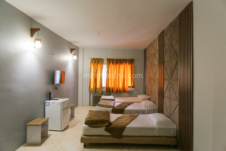 اتاق مبله سه تخت آوین 1 در هاستل انقلاب