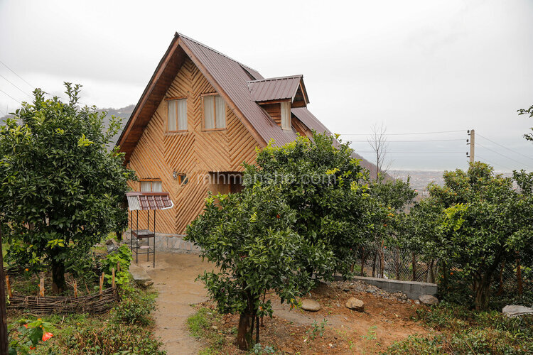 کلبه دوخوابه باجکوزی روباز در وانکوه | نمای ویلا