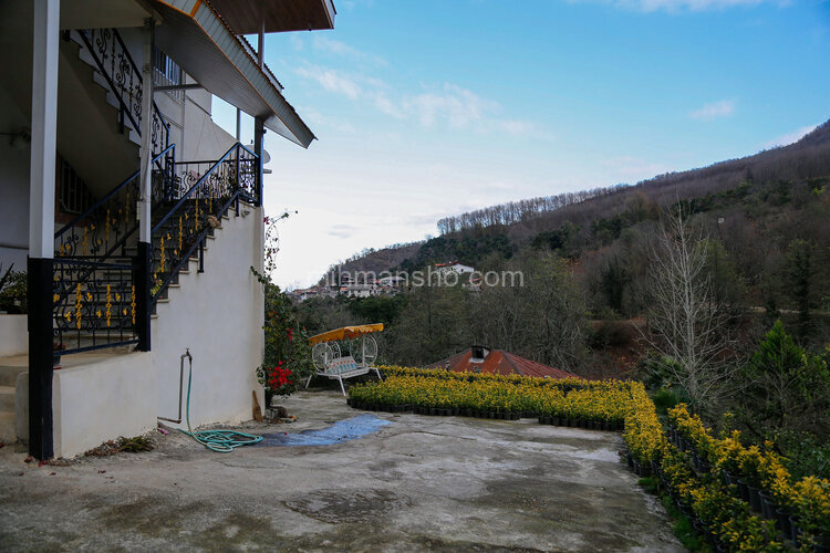 واحد دوخواب در طبقه دوم ویلا جنگلی در رامسر | حیاط ویلا