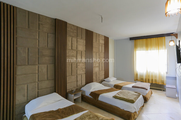 اتاق مبله سه تخت آوین  2 در هاستل انقلاب