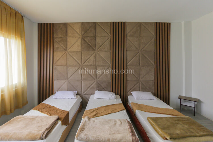 اتاق مبله سه تخت آوین  4 در هاستل انقلاب