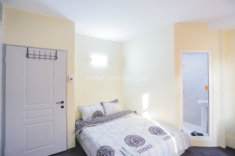 سوئیت 5 در خیابان انقلاب