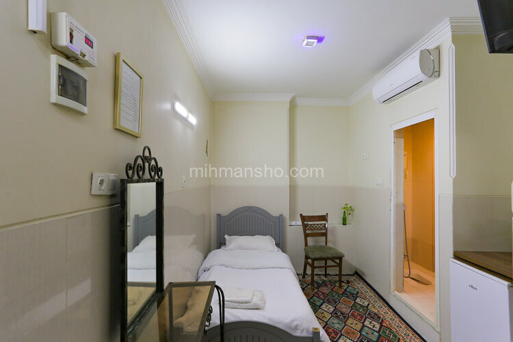 اتاق یک نفره با سرویس ایرانی در هتل تهران