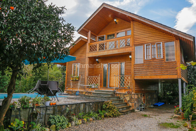 کلبه چوبی در رامسر | نمای ویلا