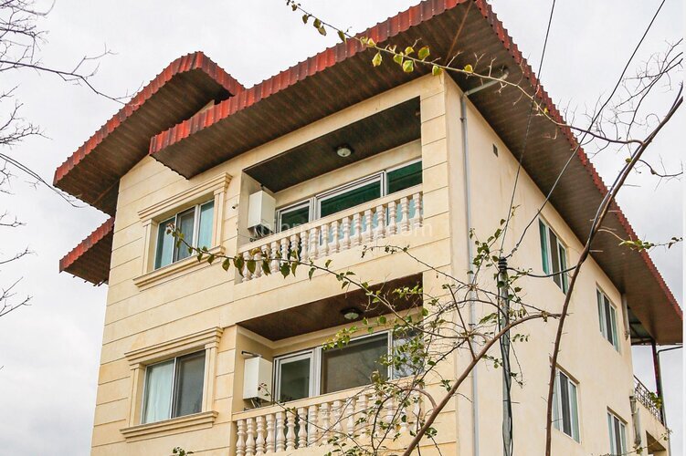 واحد دوخواب در طبقه اول ویلای لوکس با ویو 360 در رامسر | نمای ویلا