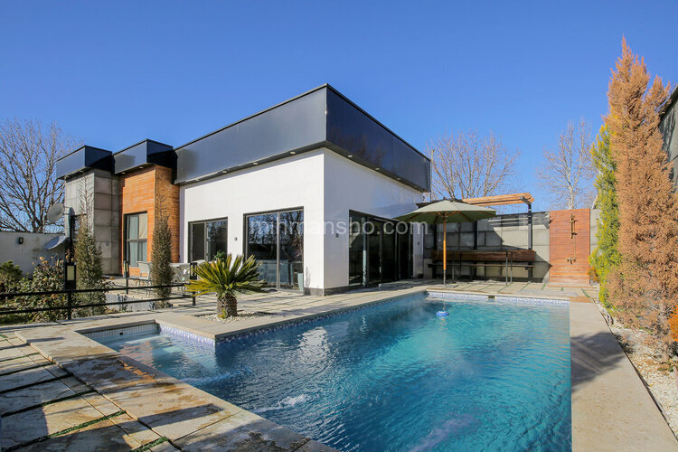 ویلا مدرن لوکس با استخرآبگرم کردان سهیلیه | استخر آبگرم و نمای ویلا